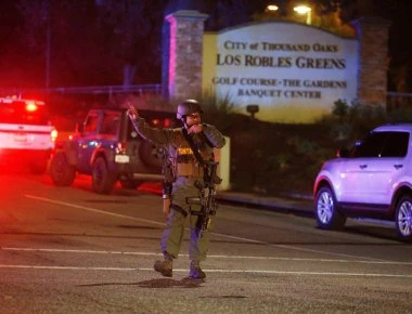 Βίντεο: Η στιγμή που ο μακελάρης της Καλιφόρνια σκορπάει τον θάνατο και δολοφονεί 12 άτομα